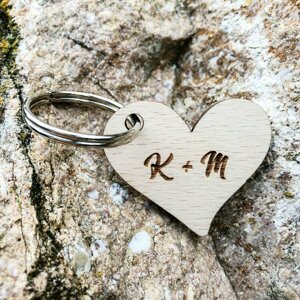 DUBLEZ | Valentýnský dárek - klíčenka srdíčko s iniciály